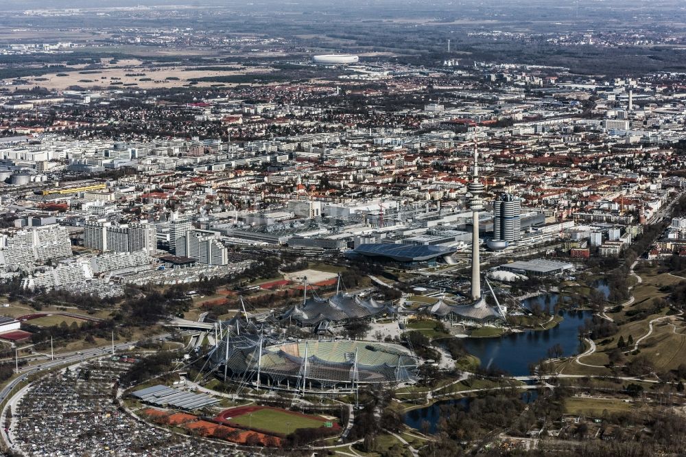 München aus der Vogelperspektive: Freizeitzentrum Olympiapark in München im Bundesland Bayern, Deutschland