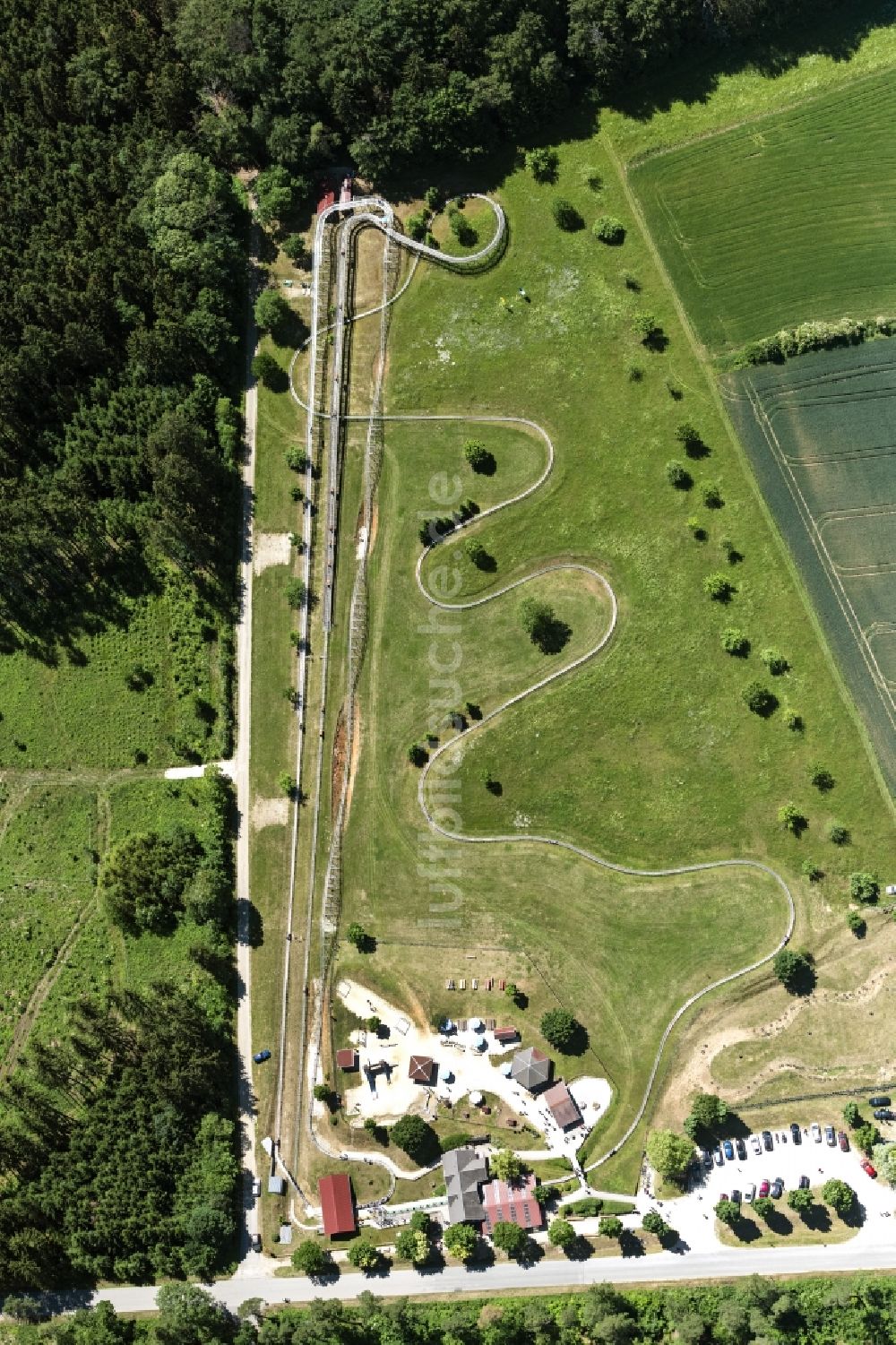 Luftaufnahme Riedenburg - Freizeitzentrum der Rodelbahn Altmühl-Bob Riedenburg GmbH im Ortsteil Haidhof in Riedenburg im Bundesland Bayern, Deutschland