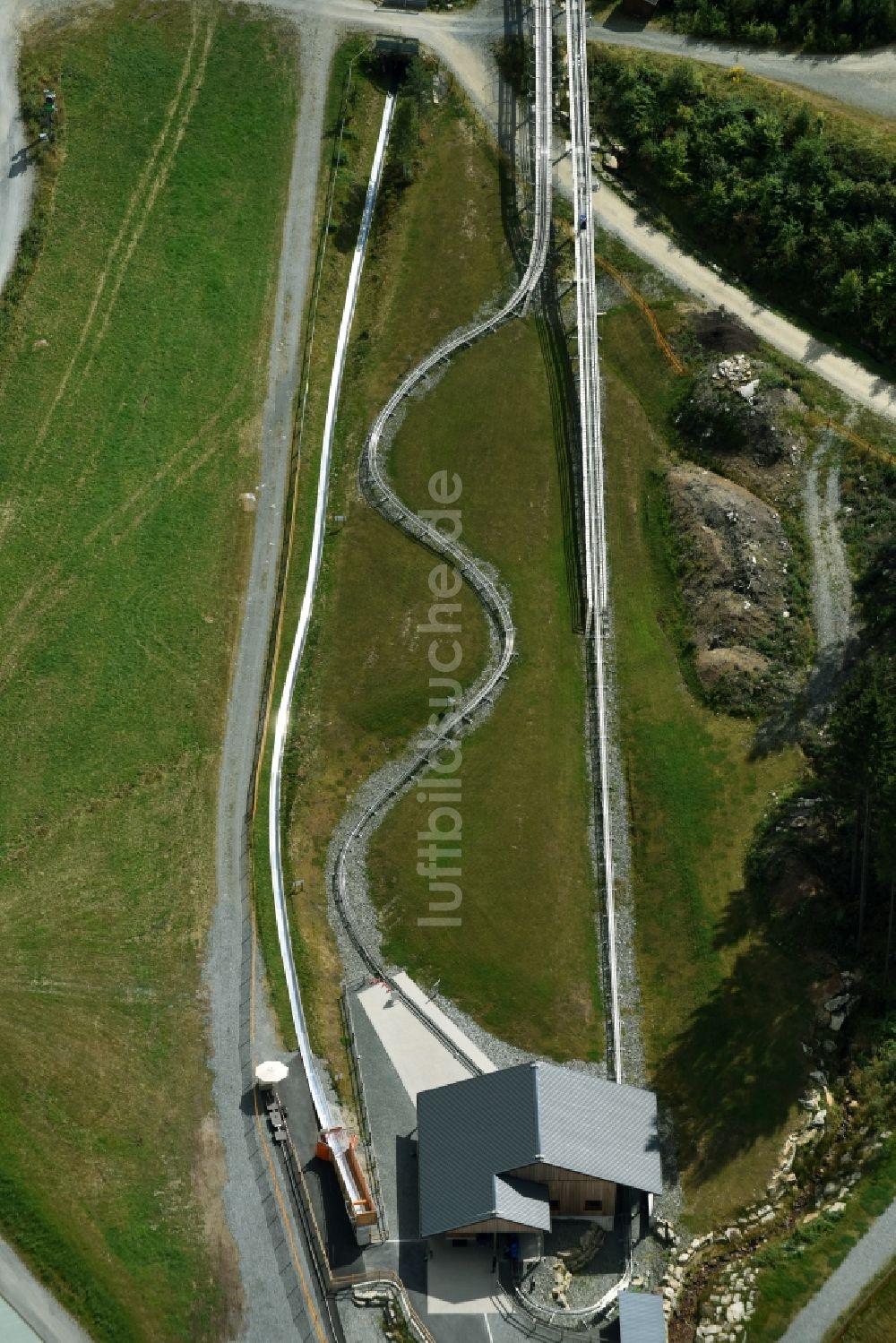 Luftaufnahme Bischofsgrün - Freizeitzentrum der Rodelbahn Sommerrodelbahn Ochsenkopf in Bischofsgrün im Bundesland Bayern