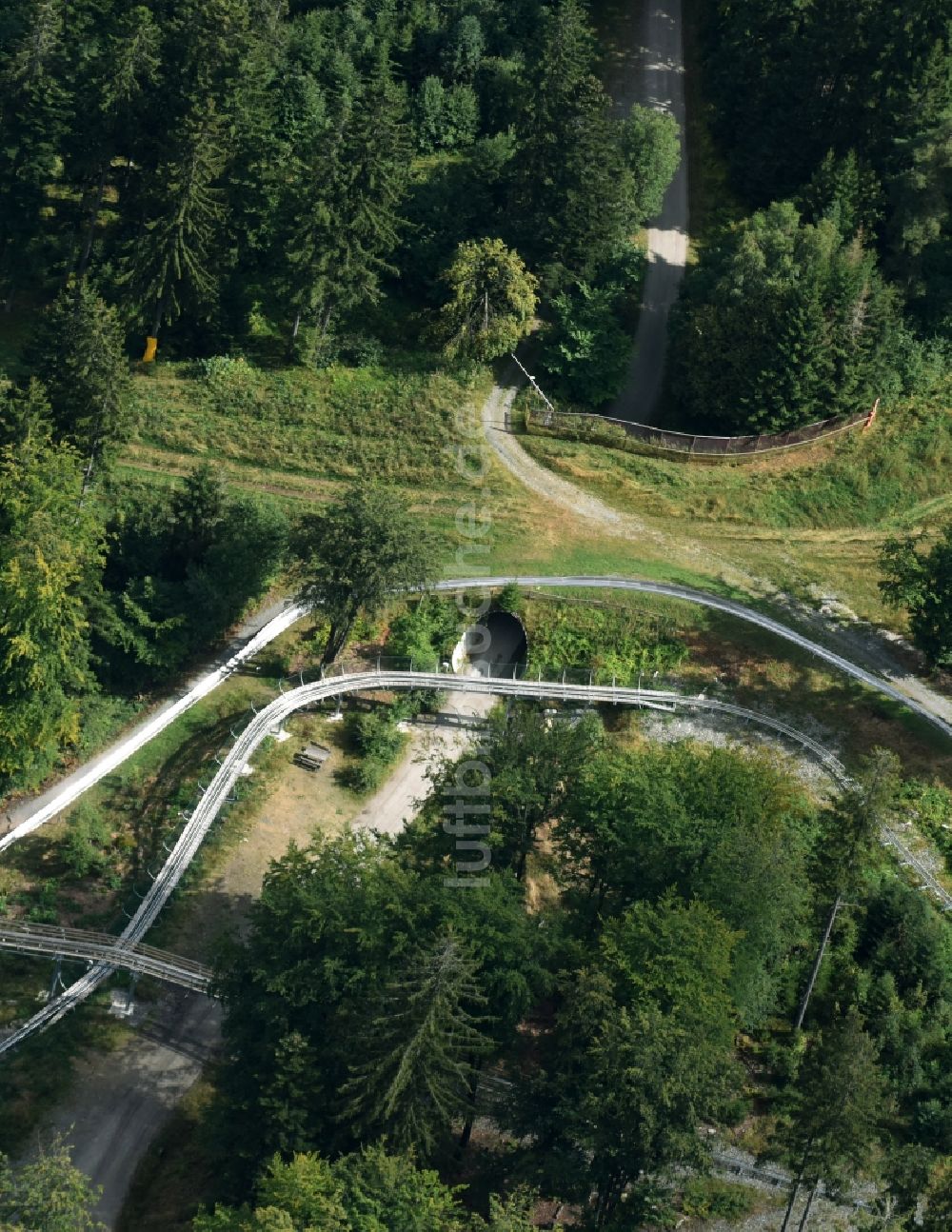 Luftaufnahme Bischofsgrün - Freizeitzentrum der Rodelbahn Sommerrodelbahn Ochsenkopf in Bischofsgrün im Bundesland Bayern