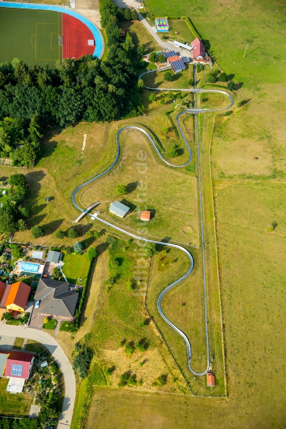 Burg Stargard aus der Vogelperspektive: Freizeitzentrum der Sommerrodelbahn in Burg Stargard im Bundesland Mecklenburg-Vorpommern