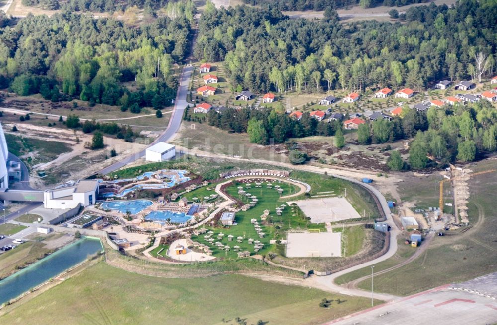 Krausnick-Groß Wasserburg von oben - Freizeitzentrum Tropical Islands in Krausnick-Groß Wasserburg im Bundesland Brandenburg