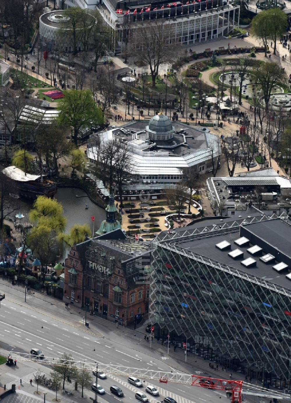 Luftbild Kopenhagen - Freizeitzentrum und Vergnügungspark Tivoli an der Vesterbrogade in Kopenhagen in Region Hovedstaden, Dänemark