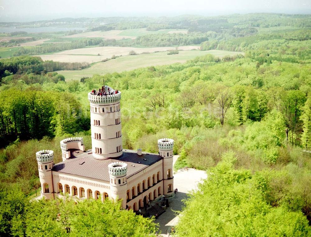 Granitz auf Rügen aus der Vogelperspektive: Frühjahrslandschaft am Jagdschloß Granitz auf Rügen.