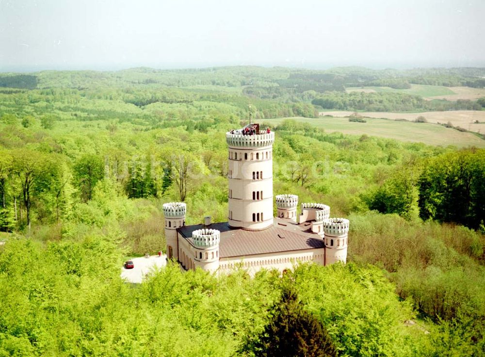 Luftaufnahme Granitz auf Rügen - Frühjahrslandschaft am Jagdschloß Granitz auf Rügen.