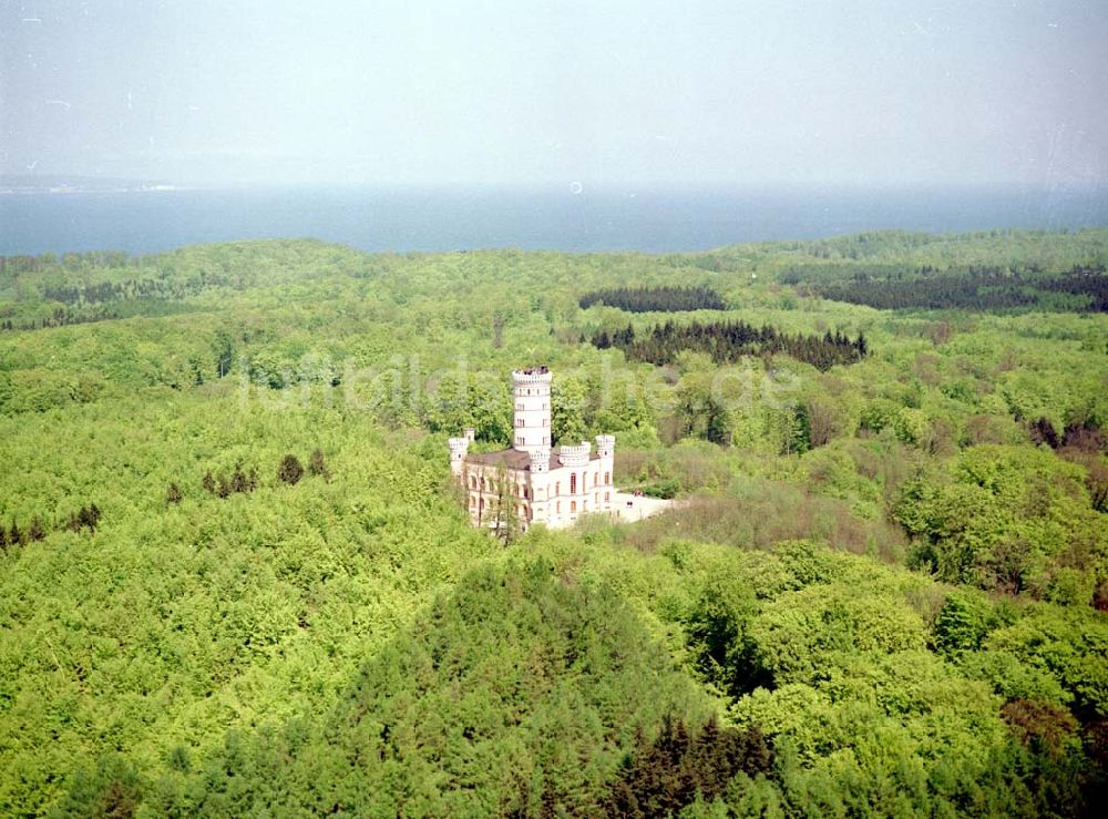 Luftaufnahme Granitz auf Rügen - Frühjahrslandschaft am Jagdschloß Granitz auf Rügen.