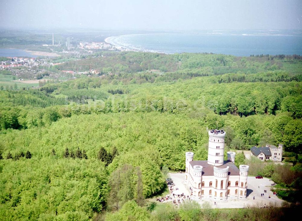 Granitz auf Rügen aus der Vogelperspektive: Frühjahrslandschaft am Jagdschloß Granitz auf Rügen.