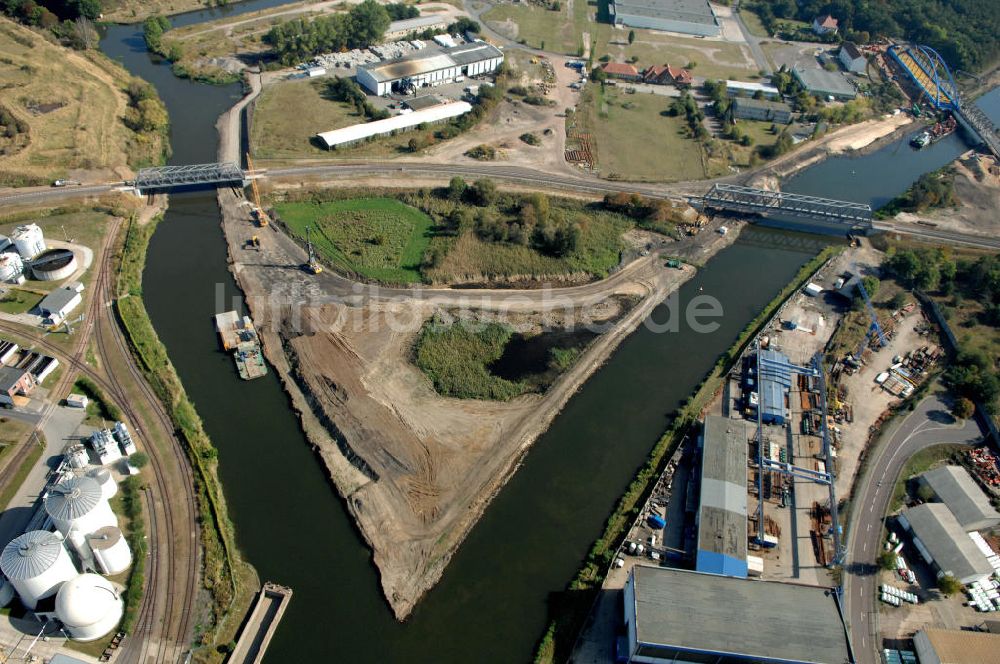 Luftbild Genthin - Friedensbrücke und die Eisenbahnbrücken Roßdorfer Altkanal, Genthin-Jerichow