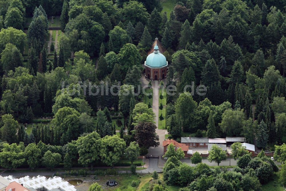 Luftaufnahme Apolda - Friedhof in Apolda im Bundesland Thüringen mit Trauerhalle