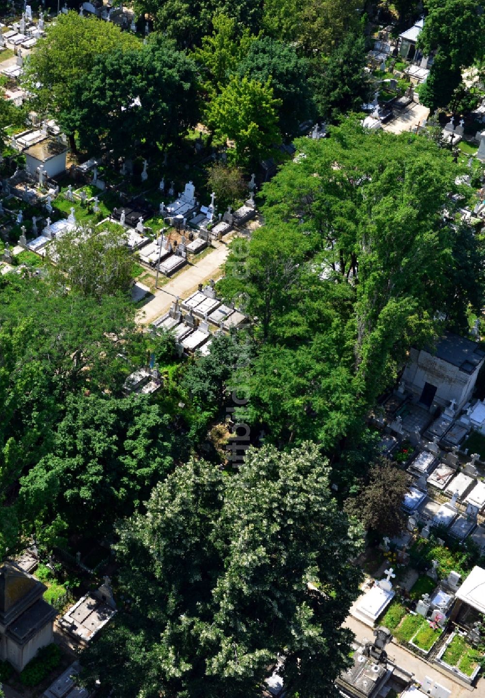 Luftaufnahme Bukarest - Friedhof der Auferstehung in Bukarest in Rumänien