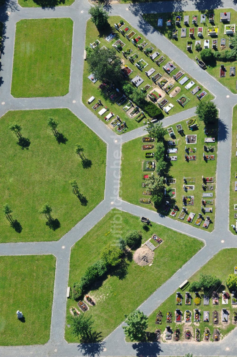 Luftaufnahme Stein - Friedhof im bayerischen Stein