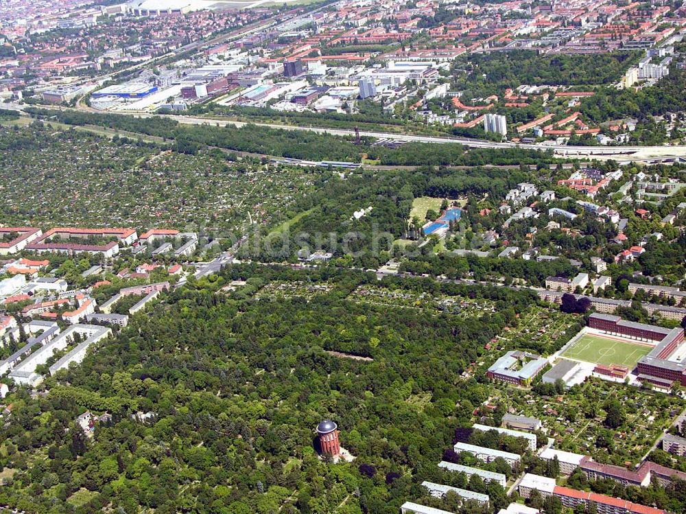 Berlin - Steglitz von oben - Friedhof Bergstraße in Berlin-Steglitz.