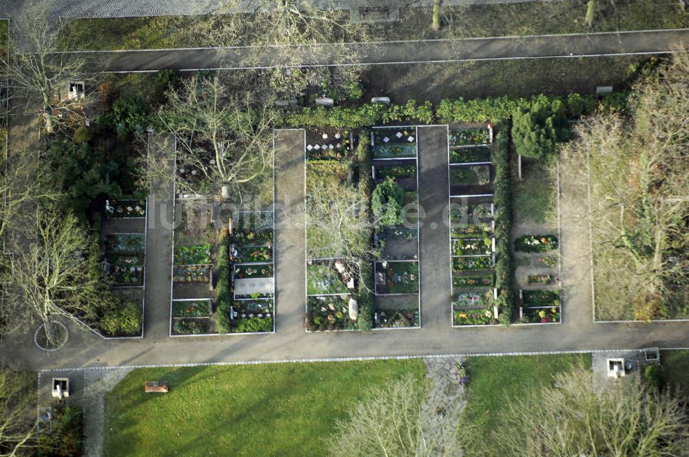 Berlin von oben - Friedhof in Berlin-Mahlsdorf