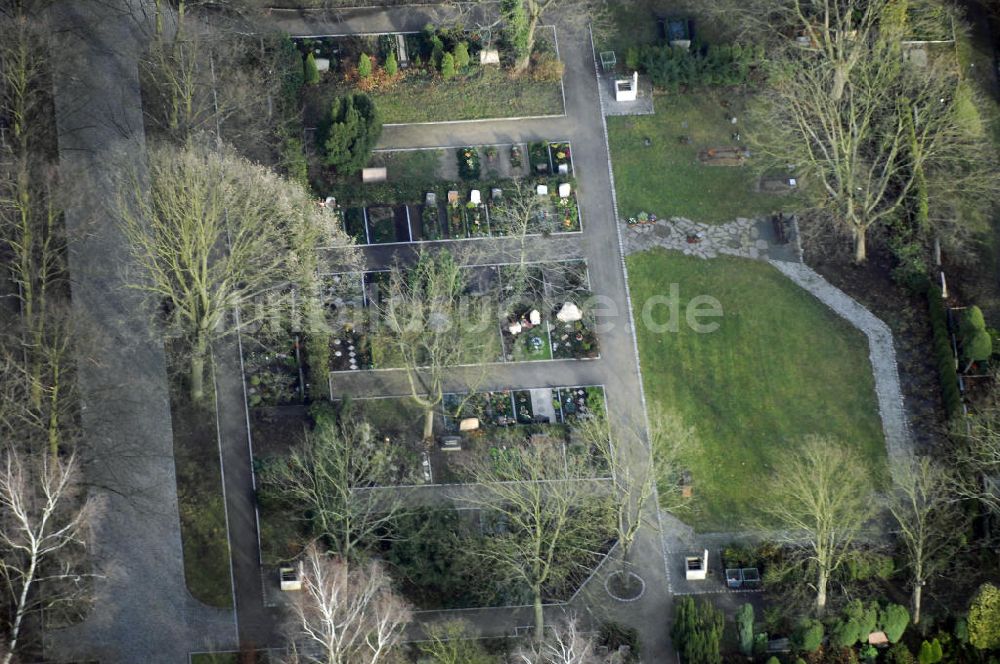 Berlin aus der Vogelperspektive: Friedhof in Berlin-Mahlsdorf