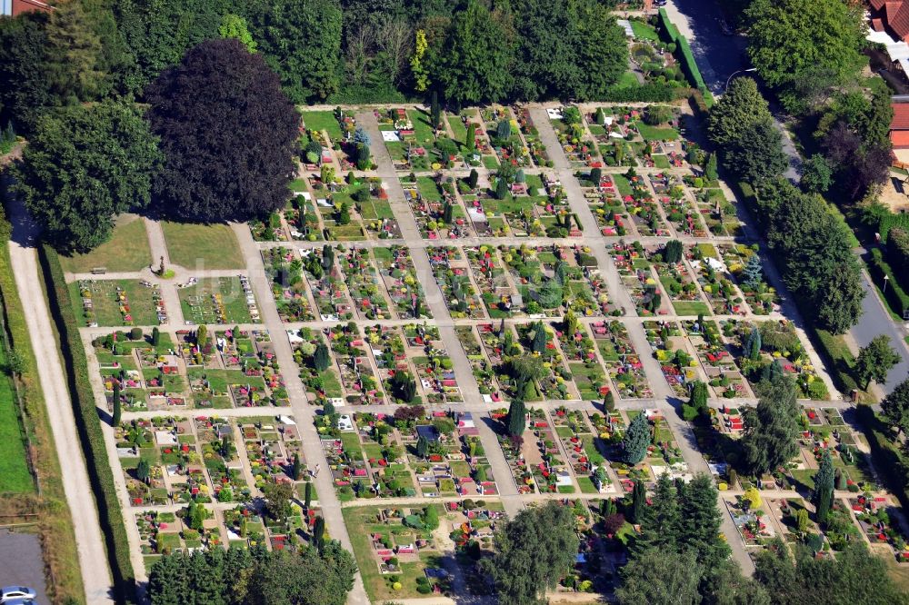 Luftaufnahme Hambergen - Friedhof in Hambergen im Bundesland Niedersachsen