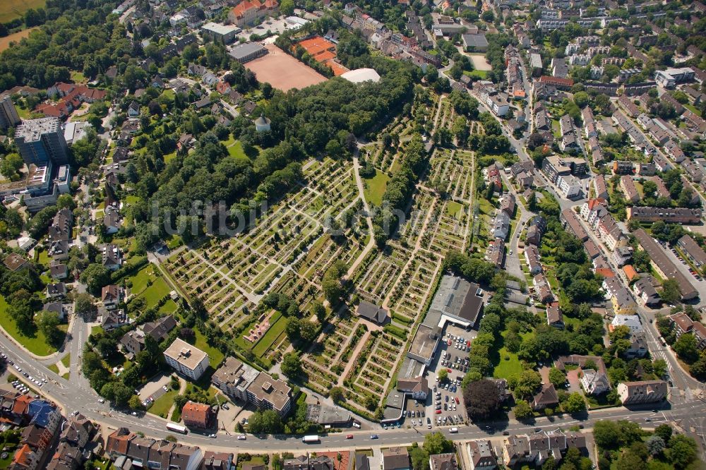 Hattingen von oben - Friedhof in Hattingen im Bundesland Nordrhein-Westfalen