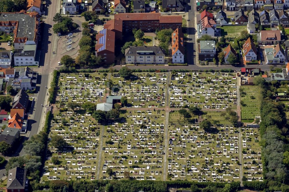 Luftaufnahme Norderney - Friedhof auf der Insel Norderney im Bundesland Niedersachsen