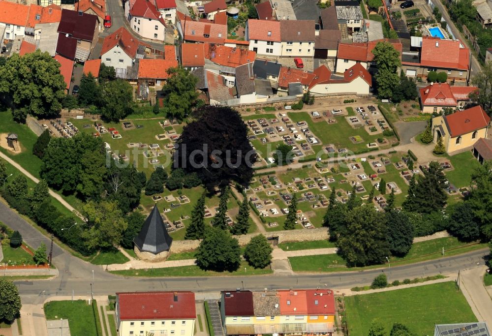 Kindelbrück von oben - Friedhof in Kindelbrück im Bundesland Thüringen