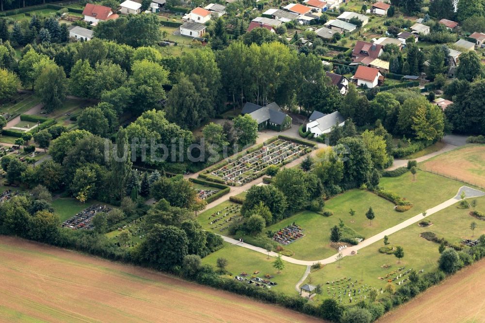 Leinefelde aus der Vogelperspektive: Friedhofsgelände mit Grabanlagen in Leinefelde in Thüringen