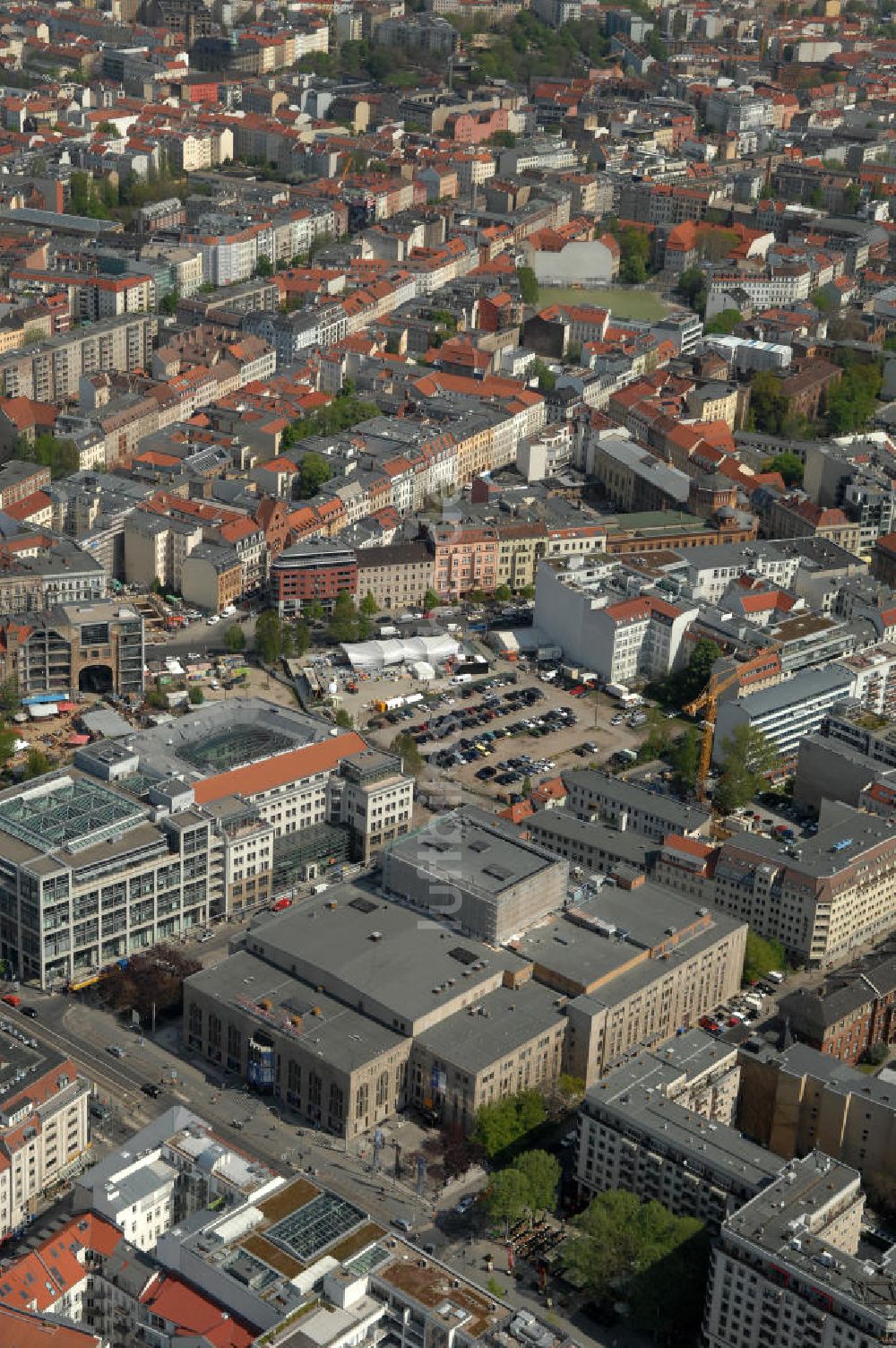 Luftbild Berlin - Friedrichstadtpalast Berlin-Mitte