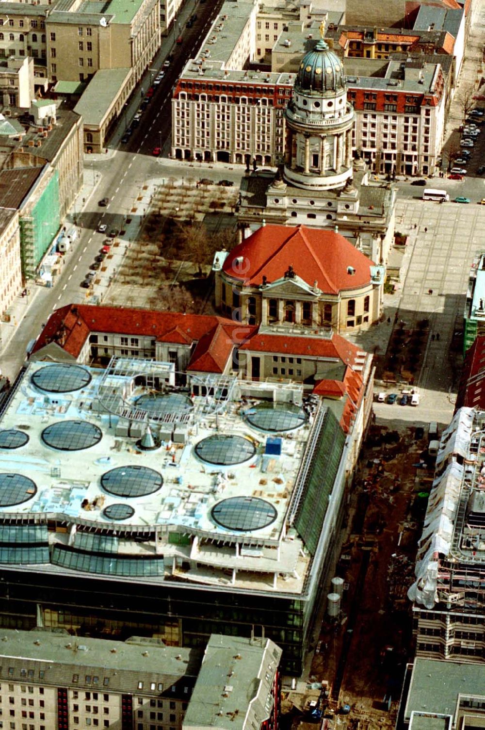 Berlin aus der Vogelperspektive: 12.02.1995 Friedrichstadtpassagen in Berlin