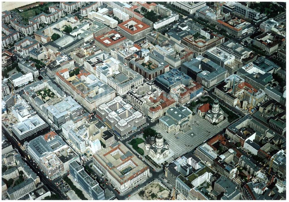 Luftbild Berlin - Friedrichstraße mit Gendarmenmarkt in Berlin-Mitte.