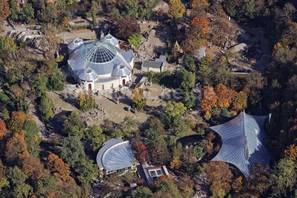 München von oben - Frisch saniertes Elefantenhaus auf dem Zoogelände Tierpark Hellabrunn in München im Bundesland Bayern