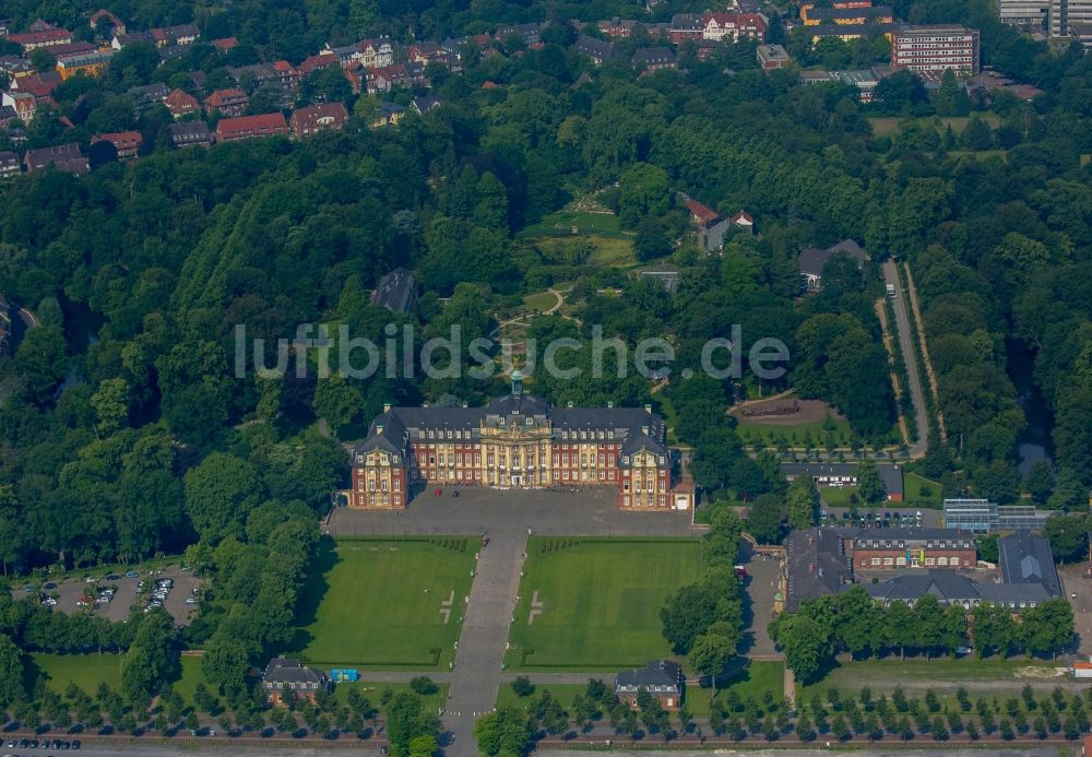 Münster aus der Vogelperspektive: Fürstbischöfliches Schloss Münster in Münster im Bundesland Nordrhein-Westfalen