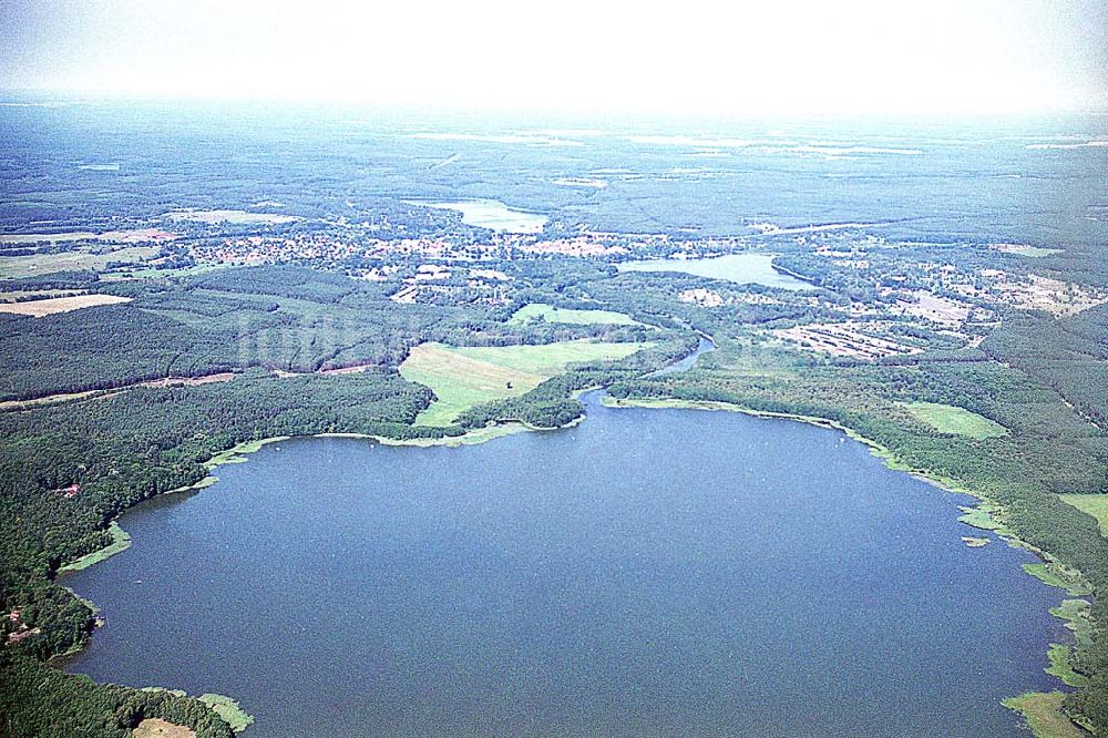 Luftaufnahme Fürstenberg / Brandenburg - Fürstenberg an der Havel / Brandenburg Seenlandschaft südöstlich von Fürstenberg an der Havel in Brandenburg.