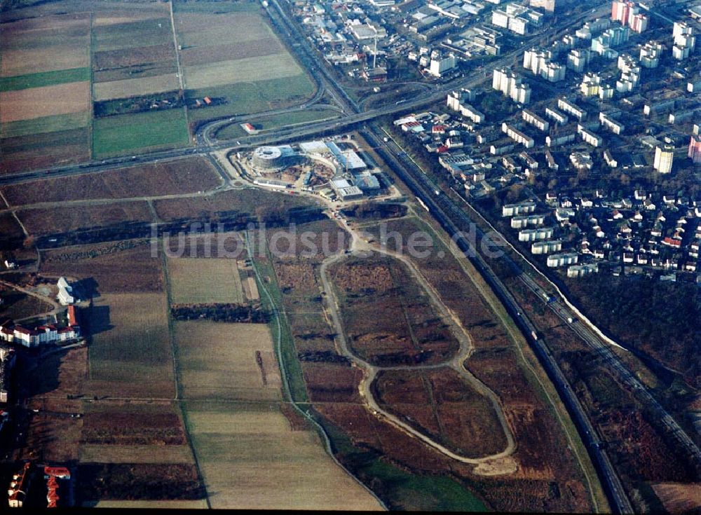 Luftbild Rüsselsheim / Hessen - ft Höhe nur möglich, da Objekt direkt in der westlichen Einflugsschneise des Frankfurter Flughafens liegt !!