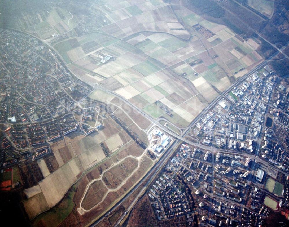 Luftaufnahme Rüsselsheim / Hessen - ft Höhe nur möglich, da Objekt direkt in der westlichen Einflugsschneise des Frankfurter Flughafens liegt !!