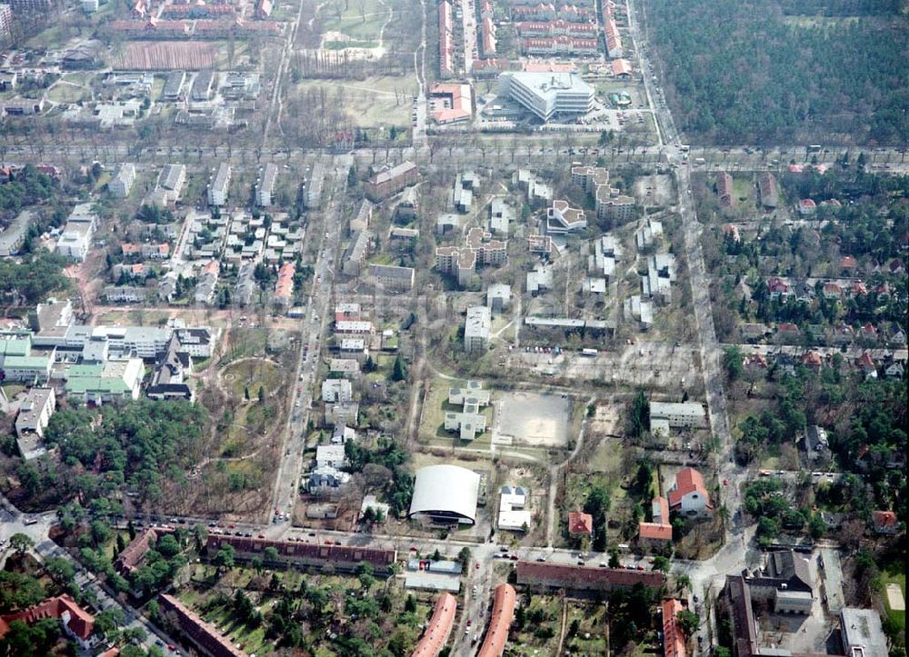 Berlin - Zehlendorf / Schlachtensee von oben - FU - Studentendorf an der Potsdamer Chaussee in Berlin - Schlachtensee.