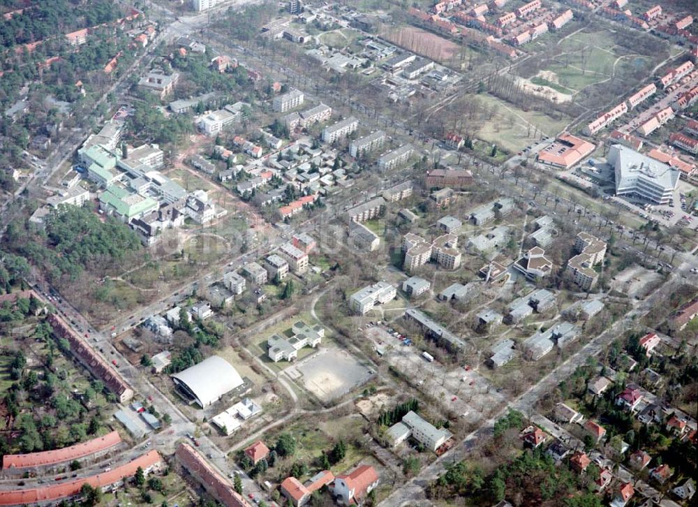 Berlin - Zehlendorf / Schlachtensee aus der Vogelperspektive: FU - Studentendorf an der Potsdamer Chaussee in Berlin - Schlachtensee.