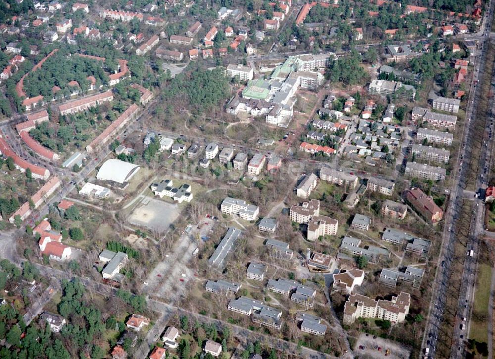 Luftaufnahme Berlin - Zehlendorf / Schlachtensee - FU - Studentendorf an der Potsdamer Chaussee in Berlin - Schlachtensee.