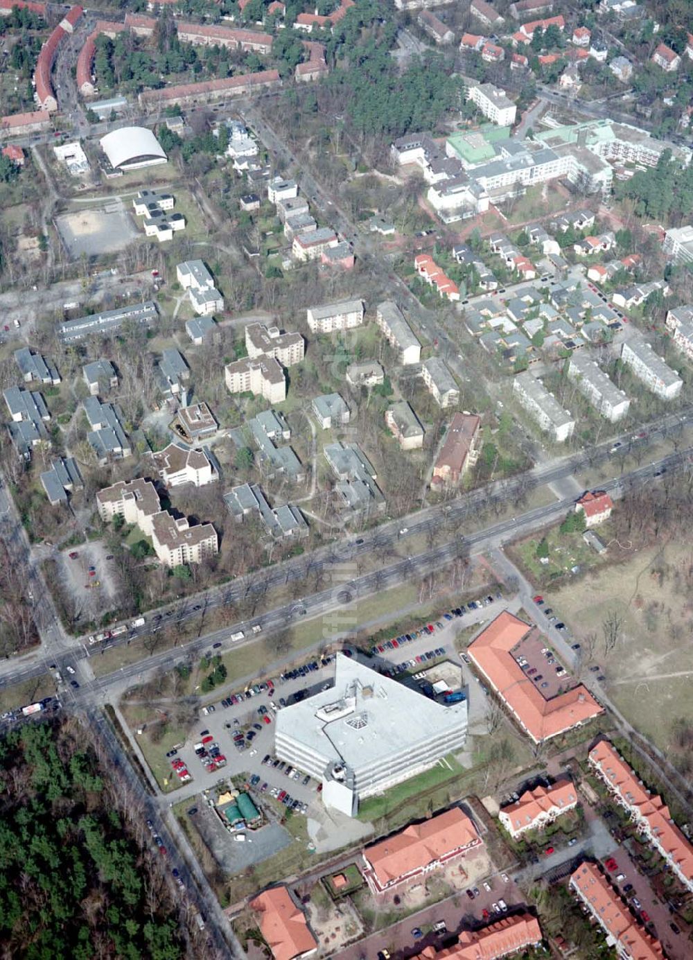 Berlin - Zehlendorf / Schlachtensee aus der Vogelperspektive: FU - Studentendorf an der Potsdamer Chaussee in Berlin - Schlachtensee.