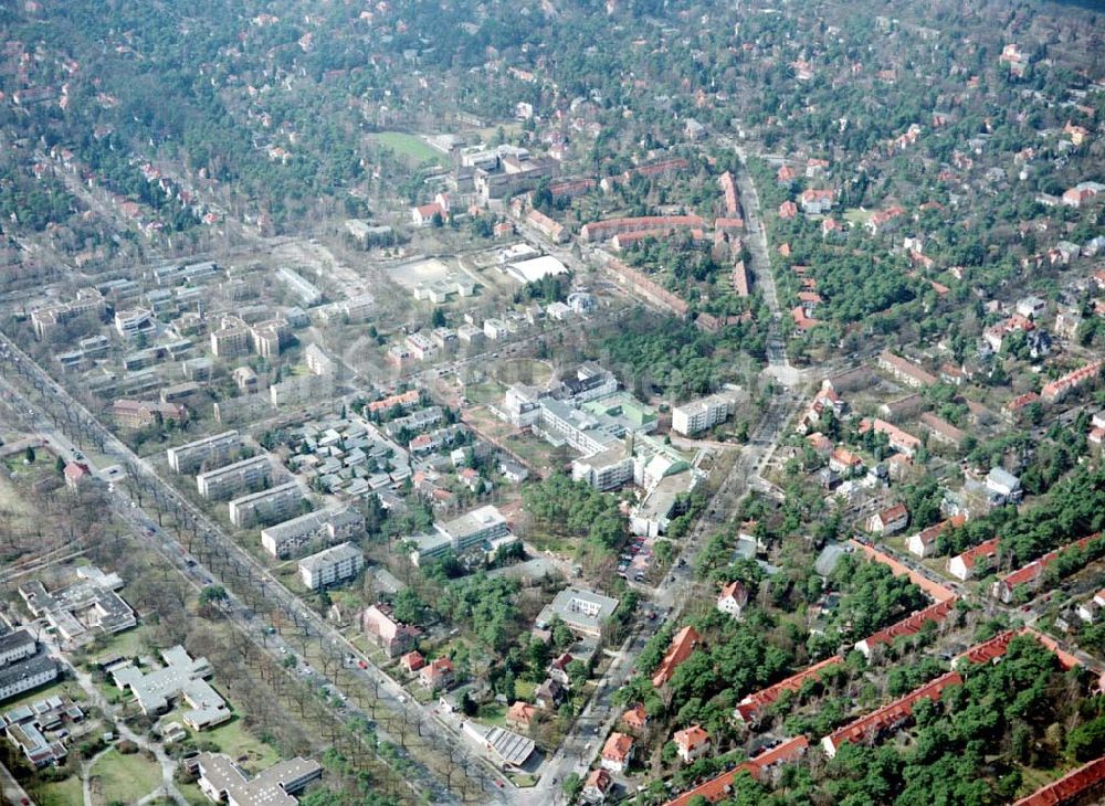 Luftaufnahme Berlin - Zehlendorf / Schlachtensee - FU - Studentendorf an der Potsdamer Chaussee in Berlin - Schlachtensee.