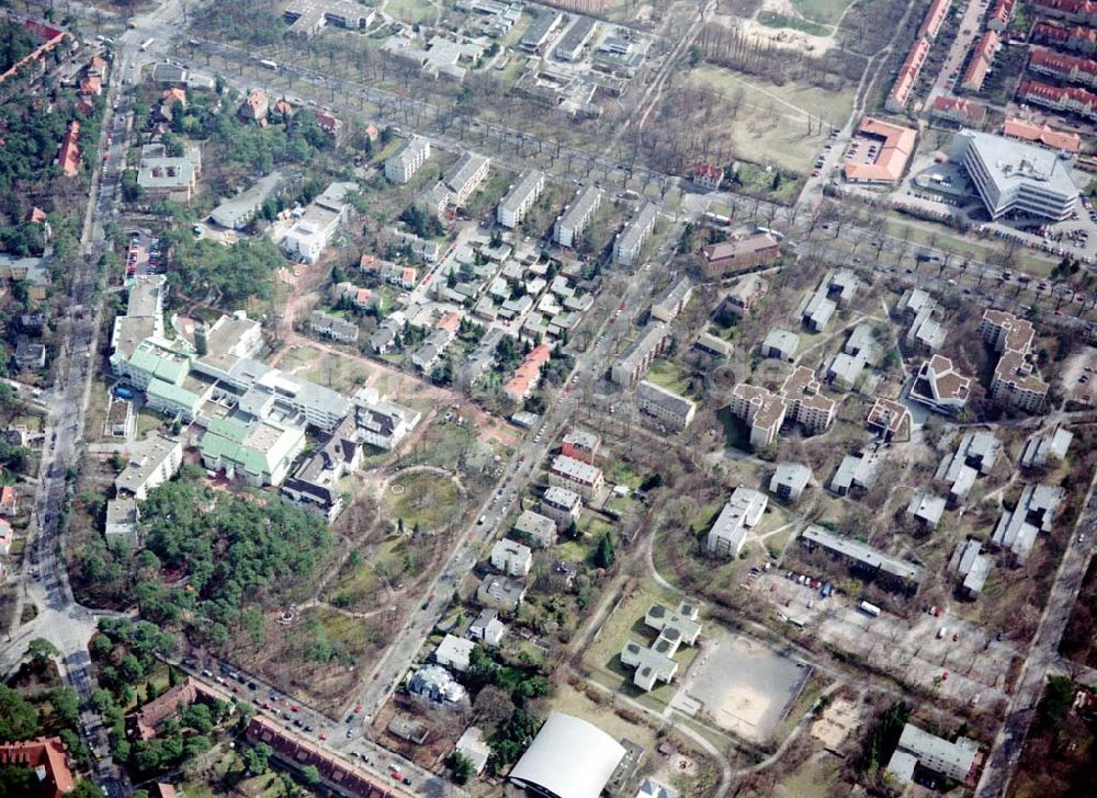 Luftbild Berlin - Zehlendorf / Schlachtensee - FU - Studentendorf an der Potsdamer Chaussee in Berlin - Schlachtensee.