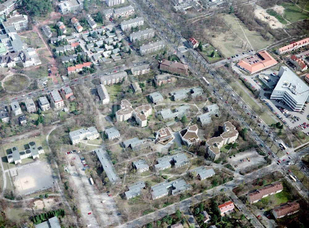 Berlin - Zehlendorf / Schlachtensee aus der Vogelperspektive: FU - Studentendorf an der Potsdamer Chaussee in Berlin - Schlachtensee.