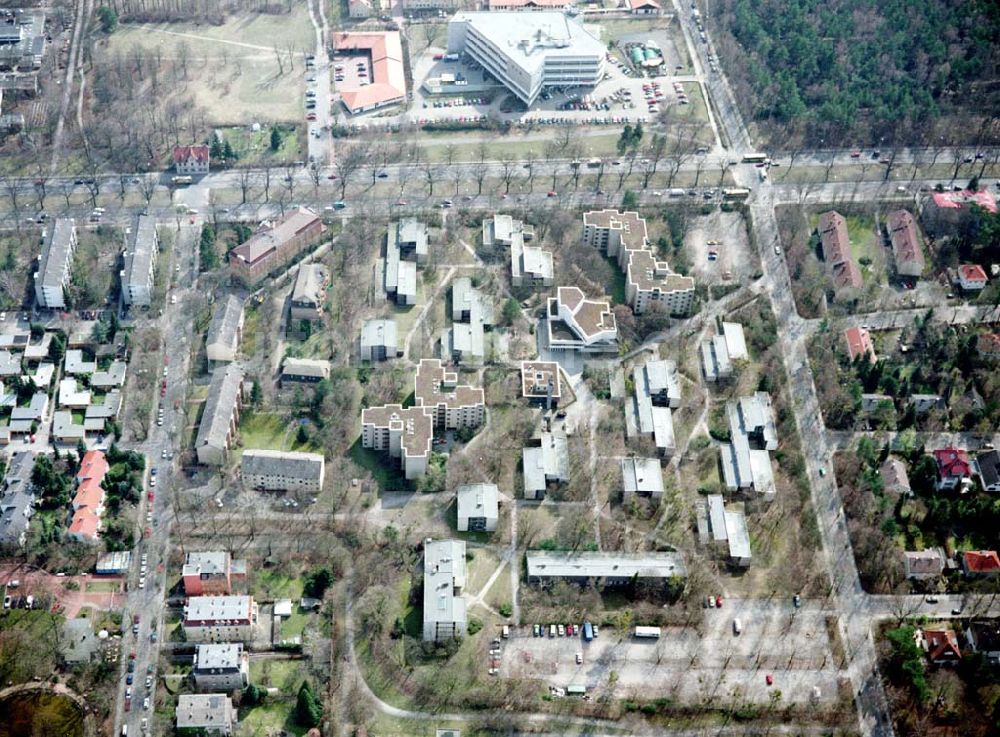 Luftaufnahme Berlin - Zehlendorf / Schlachtensee - FU - Studentendorf an der Potsdamer Chaussee in Berlin - Schlachtensee.