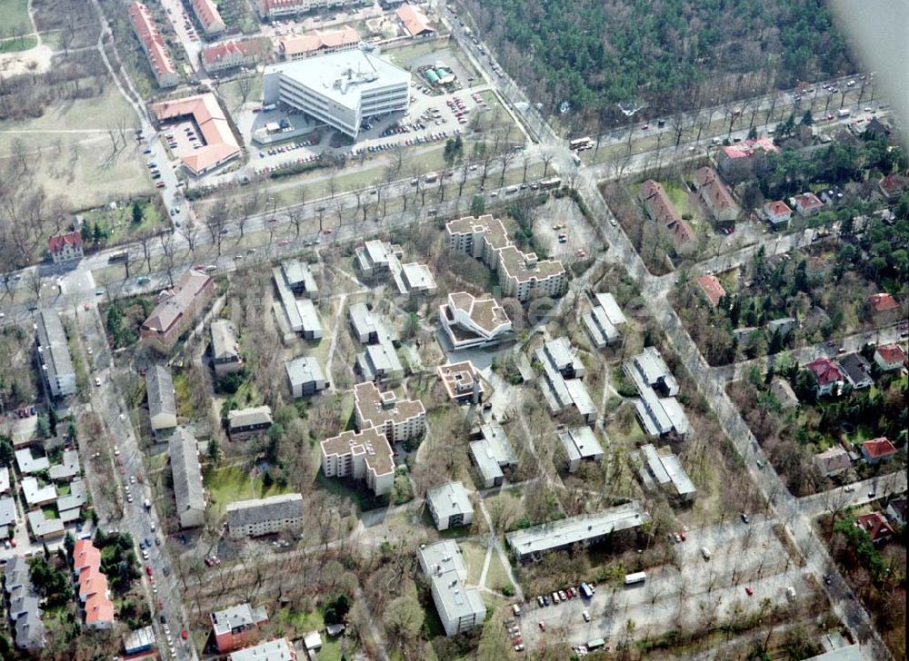 Berlin - Zehlendorf / Schlachtensee von oben - FU - Studentendorf an der Potsdamer Chaussee in Berlin - Schlachtensee.