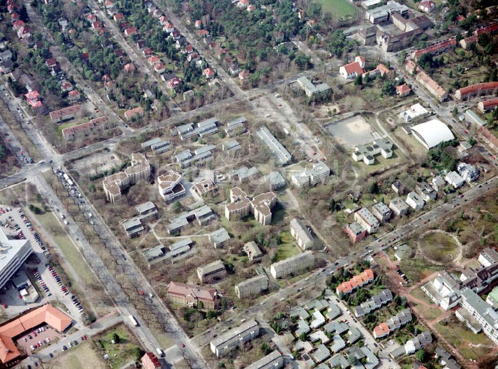 Luftbild Berlin - Zehlendorf / Schlachtensee - FU - Studentendorf an der Potsdamer Chaussee in Berlin - Schlachtensee.