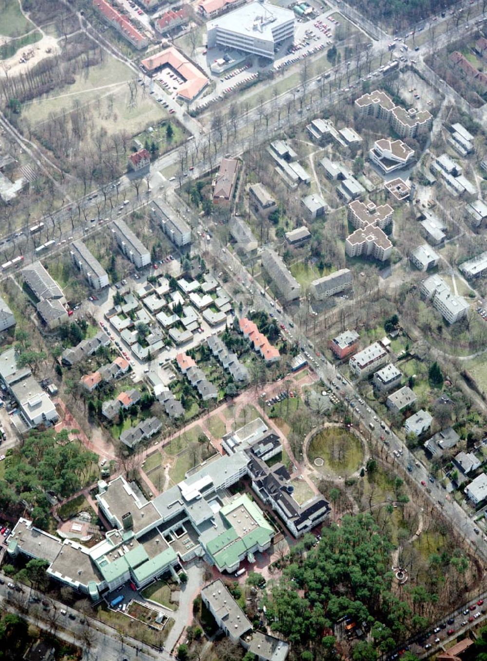 Luftaufnahme Berlin - Zehlendorf / Schlachtensee - FU - Studentendorf an der Potsdamer Chaussee in Berlin - Schlachtensee.