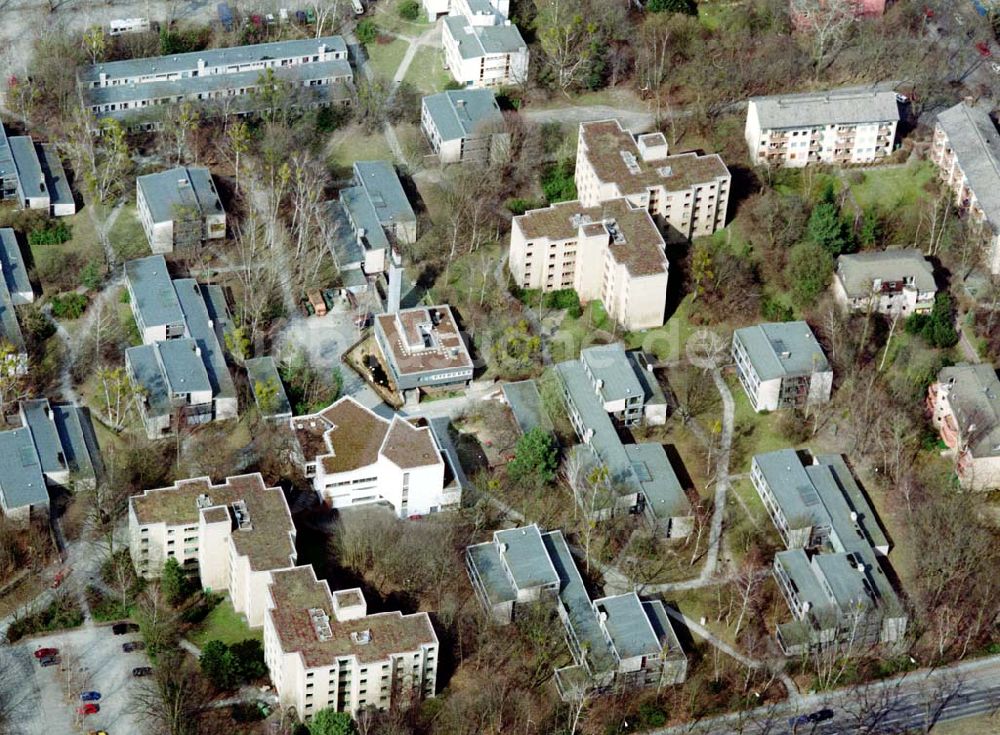 Berlin - Zehlendorf / Schlachtensee von oben - FU - Studentendorf an der Potsdamer Chaussee in Berlin - Schlachtensee.