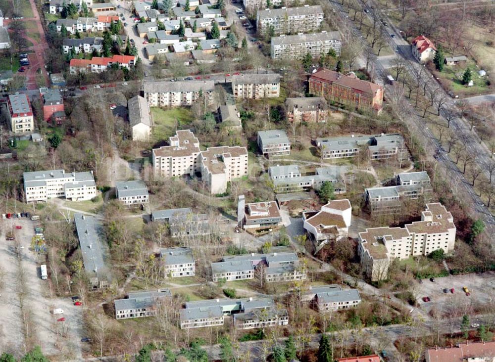 Luftbild Berlin - Zehlendorf / Schlachtensee - FU - Studentendorf an der Potsdamer Chaussee in Berlin - Schlachtensee.