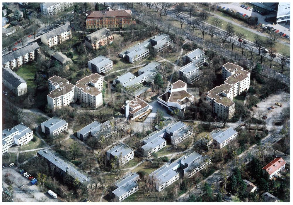 Berlin - Zehlendorf / Schlachtensee von oben - FU - Studentendorf an der Potsdamer Chaussee in Berlin - Schlachtensee.