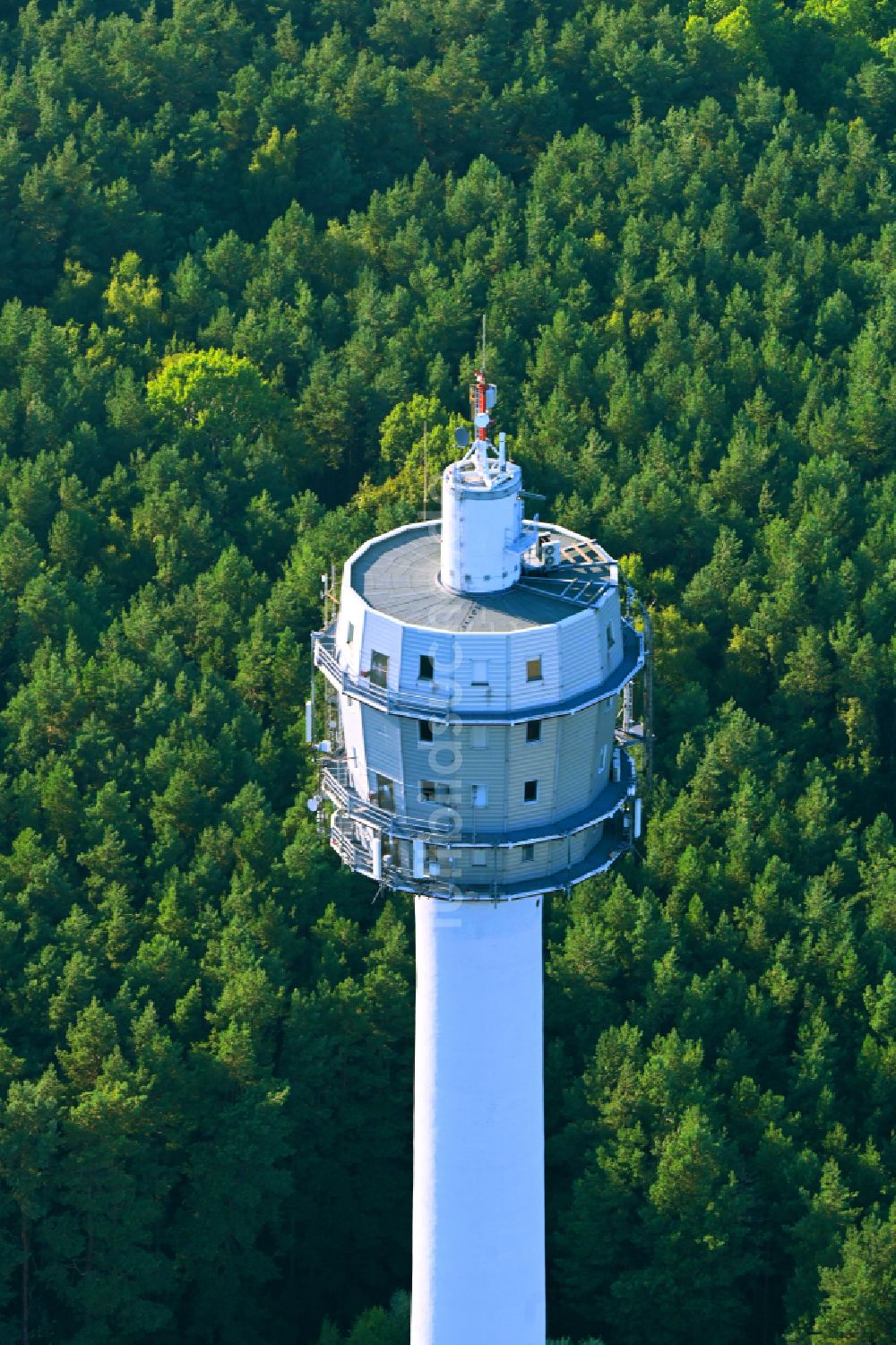 Blumberg von oben - Funkturm und Sendeanlage als Grundnetzsender in Birkholzaue im Bundesland Brandenburg