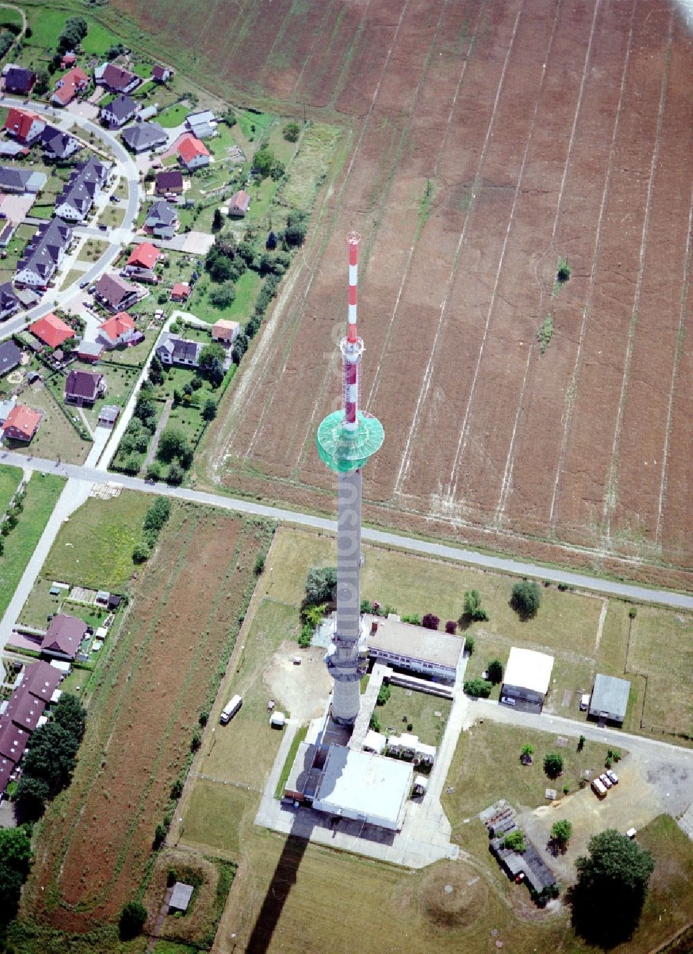 Calau von oben - Funkturm und Sendeanlage als Grundnetzsender in Calau im Bundesland Brandenburg, Deutschland