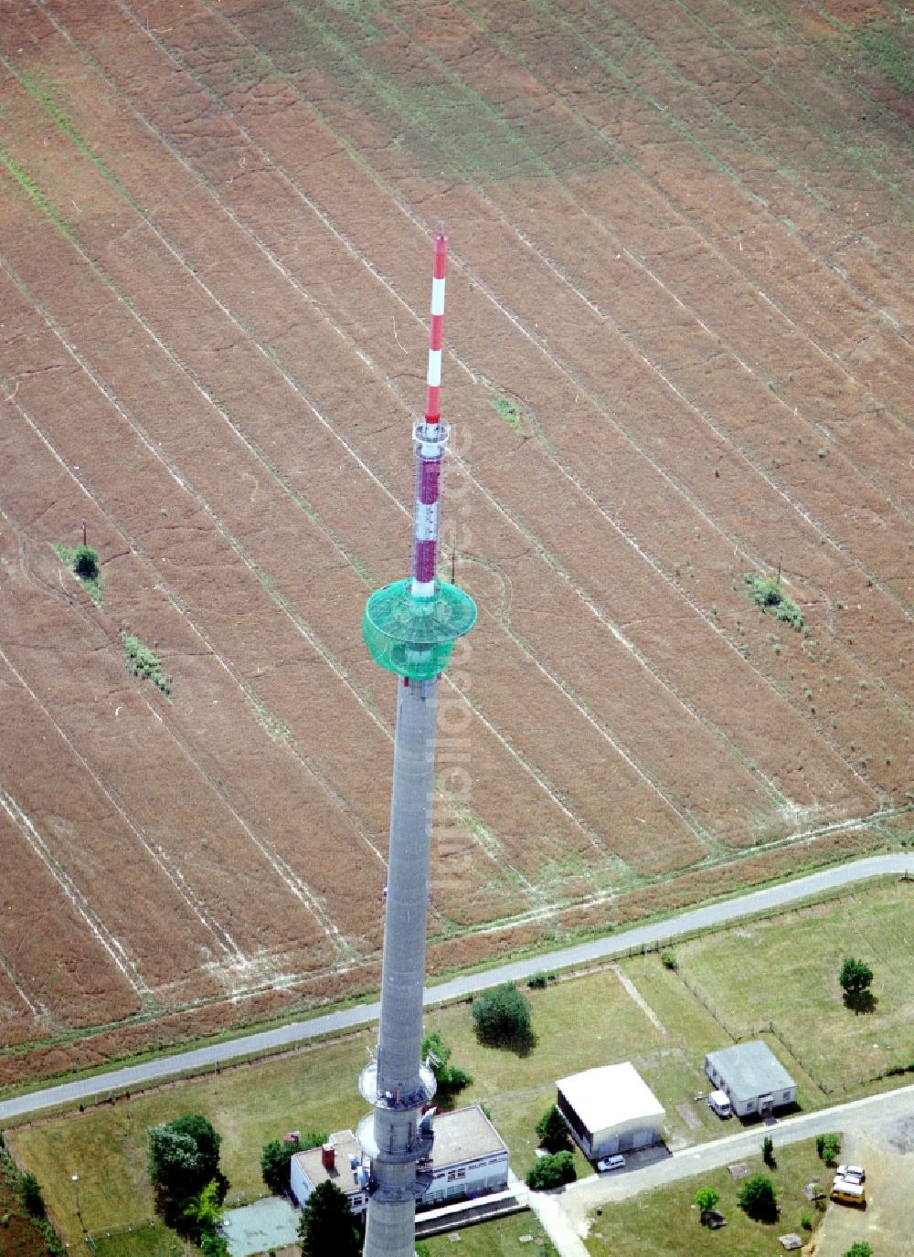 Calau von oben - Funkturm und Sendeanlage als Grundnetzsender in Calau im Bundesland Brandenburg, Deutschland