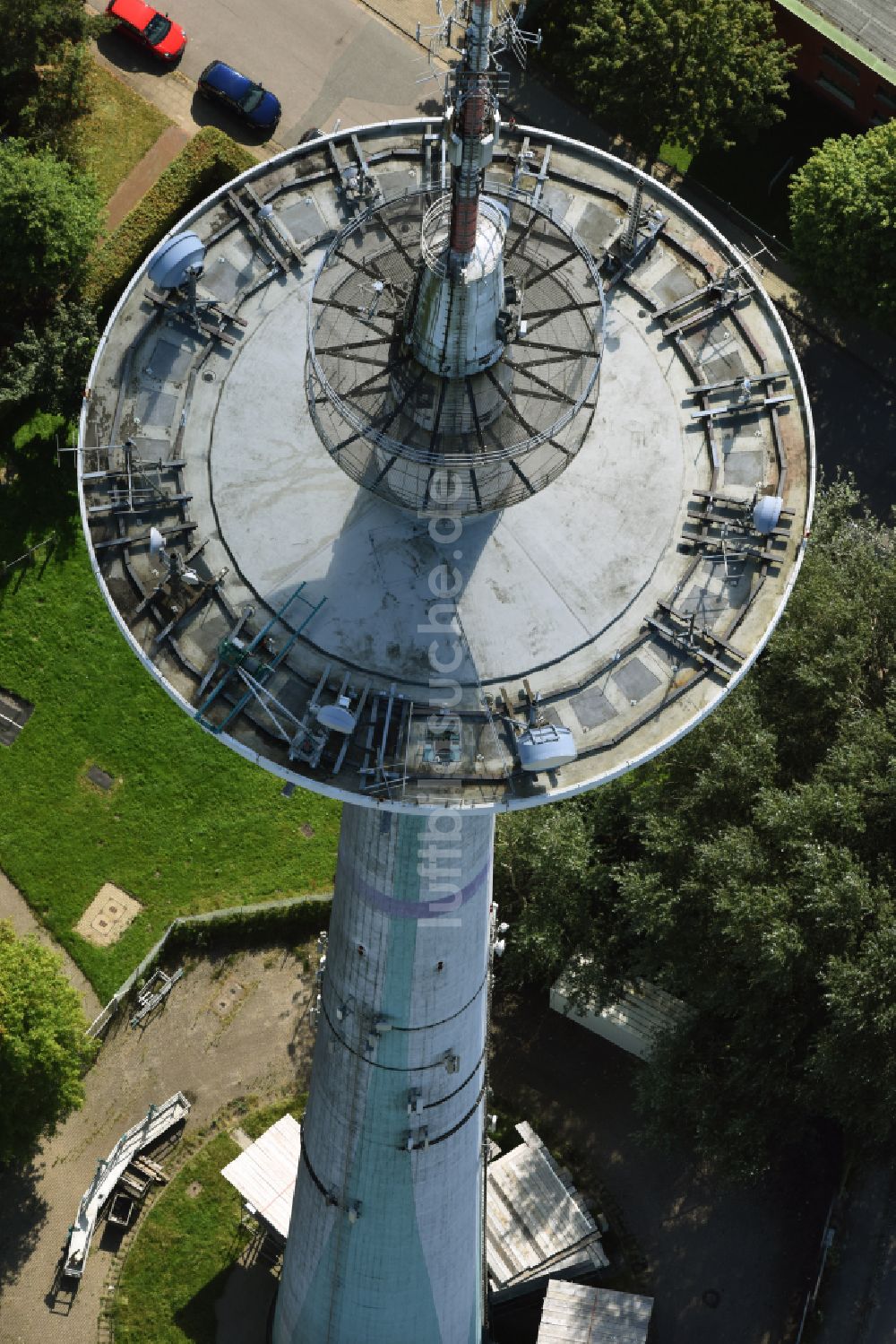 Luftaufnahme Heide - Funkturm und Sendeanlage als Grundnetzsender und Fernmeldeturm in Heide im Bundesland Schleswig-Holstein, Deutschland