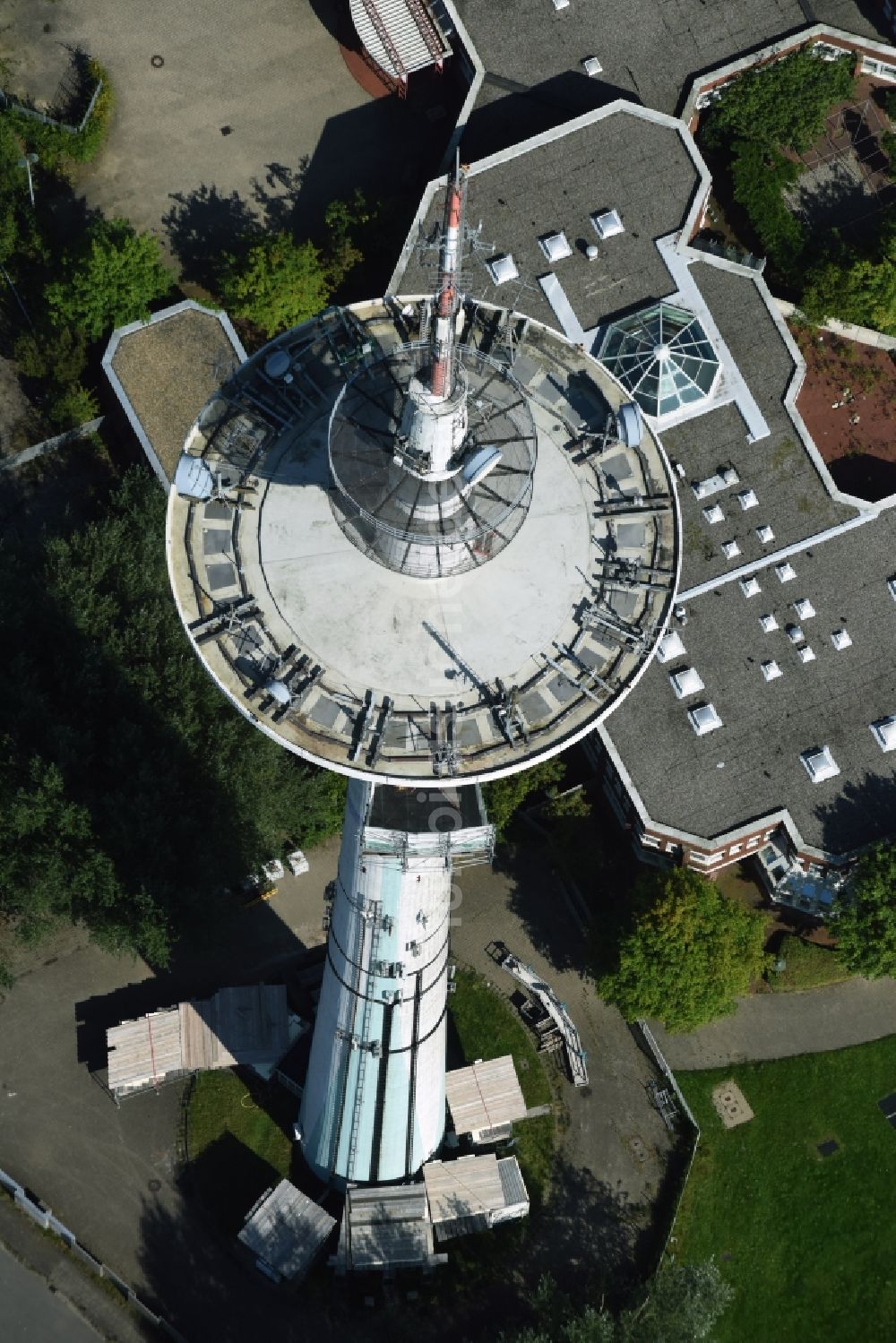 Luftbild Heide - Funkturm und Sendeanlage als Grundnetzsender und Fernmeldeturm in Heide im Bundesland Schleswig-Holstein, Deutschland